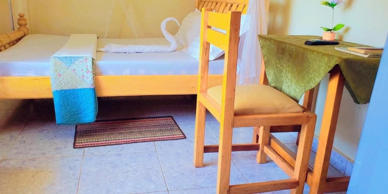 La Feve Beach Bed And Breakfast Entebbe Ентеббе Екстер'єр фото