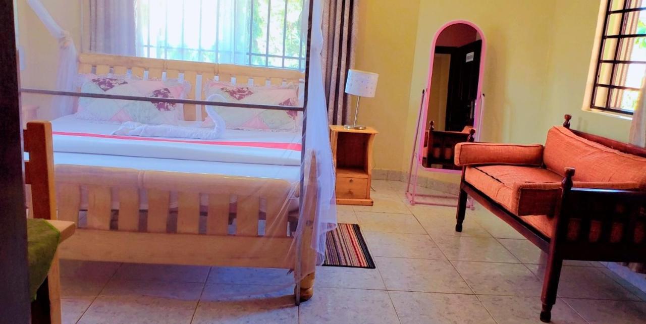 La Feve Beach Bed And Breakfast Entebbe Ентеббе Екстер'єр фото