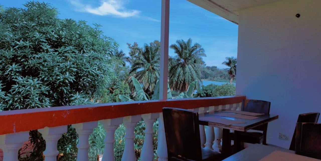 La Feve Beach Bed And Breakfast Entebbe Ентеббе Екстер'єр фото